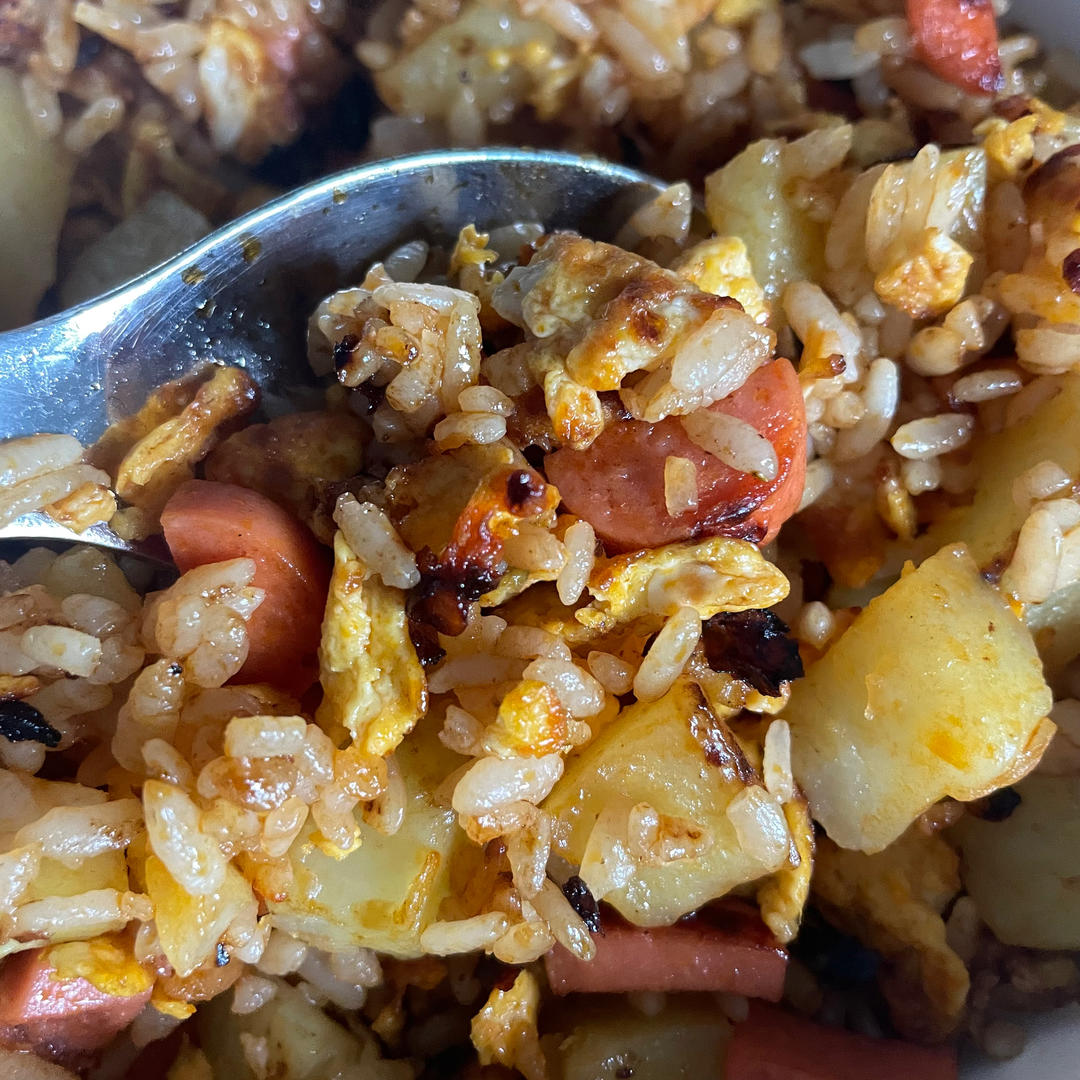 好吃到泪崩的神仙炒饭❗️土豆香肠炒饭