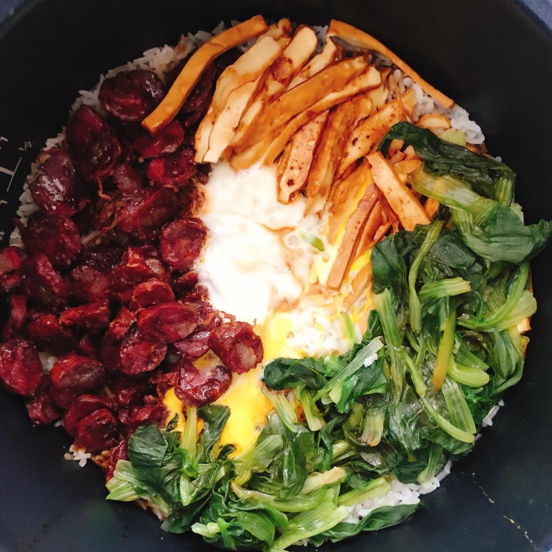 广式腊味煲仔饭（腊肠电饭锅版）