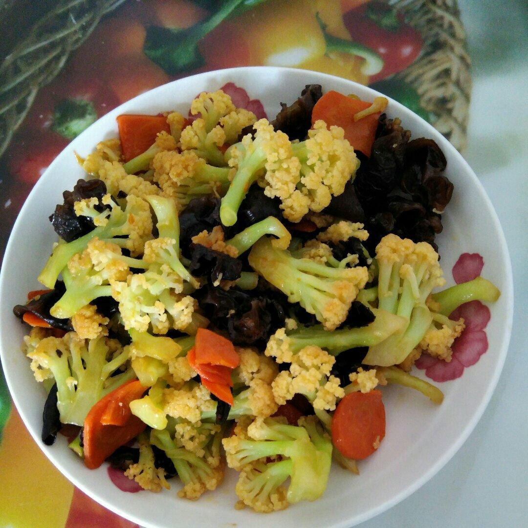 tanmingqian做的花菜胡萝卜炒木耳