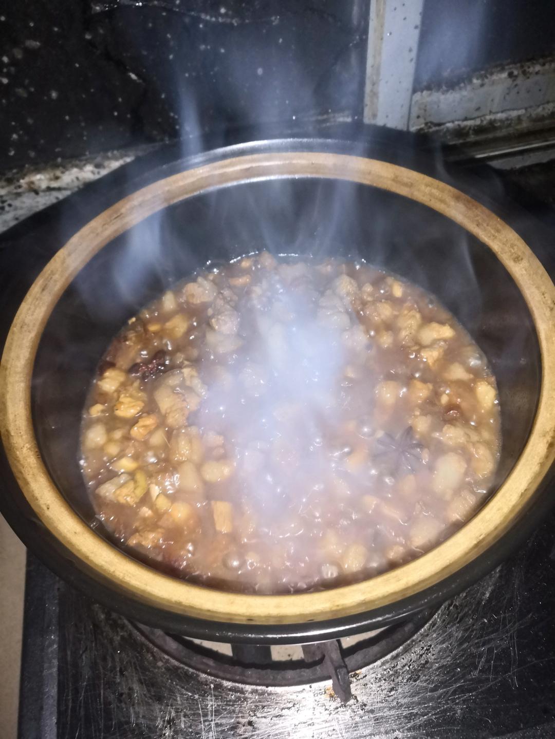 洋葱酥卤肉饭