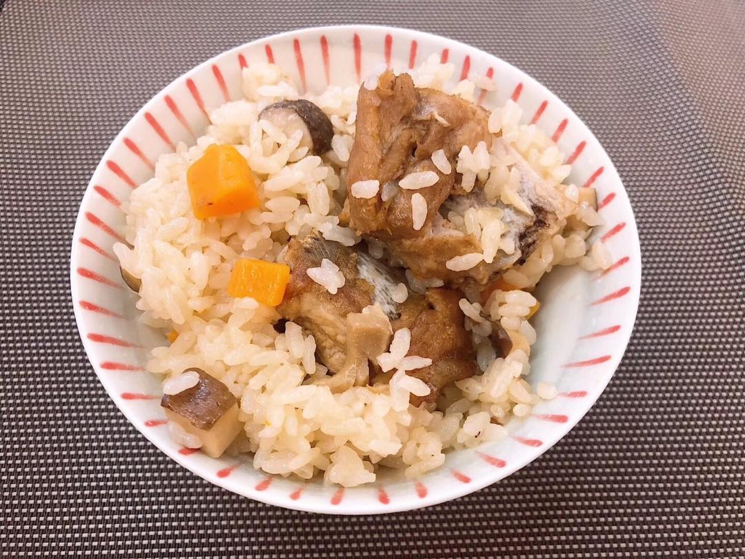 喷香排骨焖饭（爆好吃）