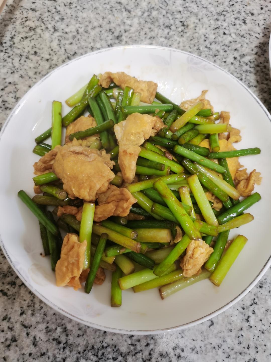 做法简单又下饭的炒蒜苔❗️