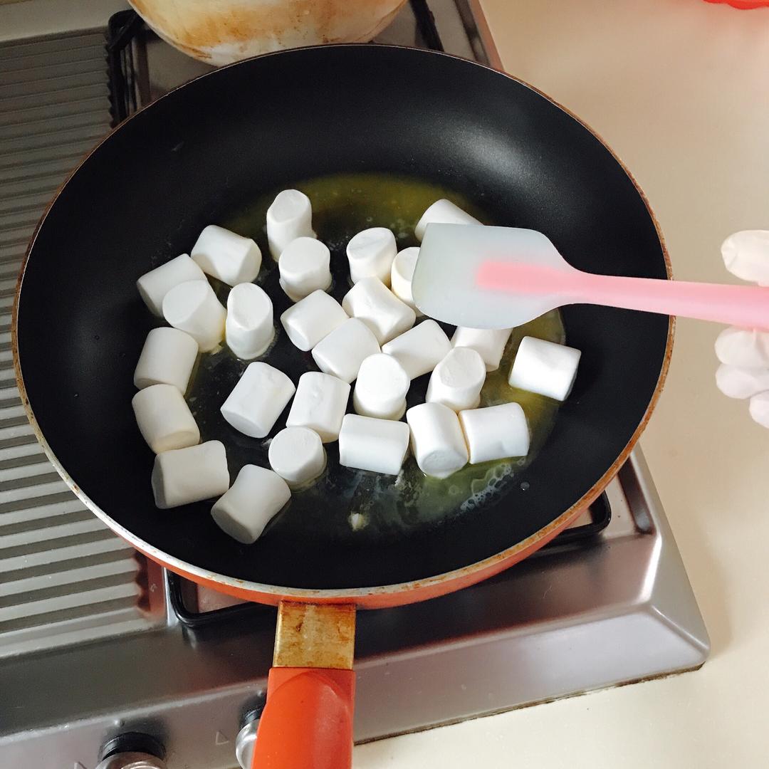 草莓雪花酥的做法 步骤1