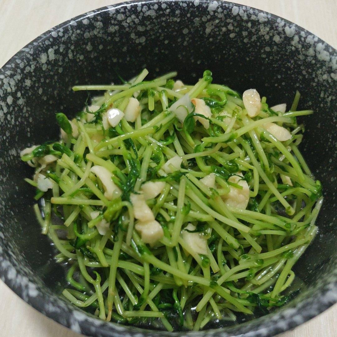 清新豌豆苗