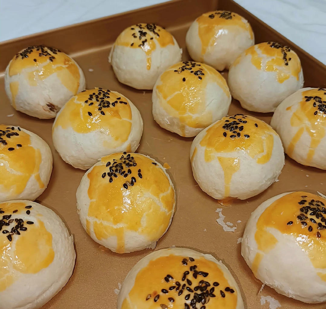 酥到掉渣的美味蛋黄酥