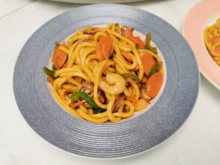 🔥爆好吃的黑椒虾仁炒乌冬面㊙️吃一口就沦陷❗️