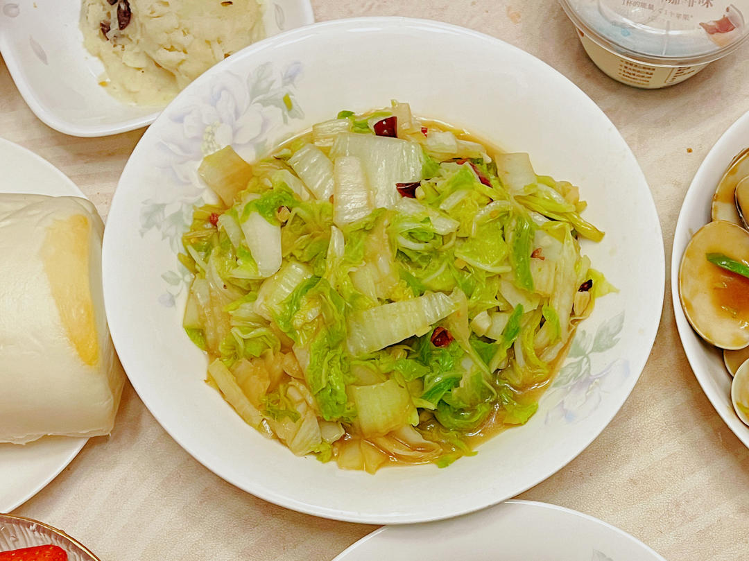 厨师长教你：“炝炒大白菜”的家常做法，糊辣咸鲜，回味略带酸甜