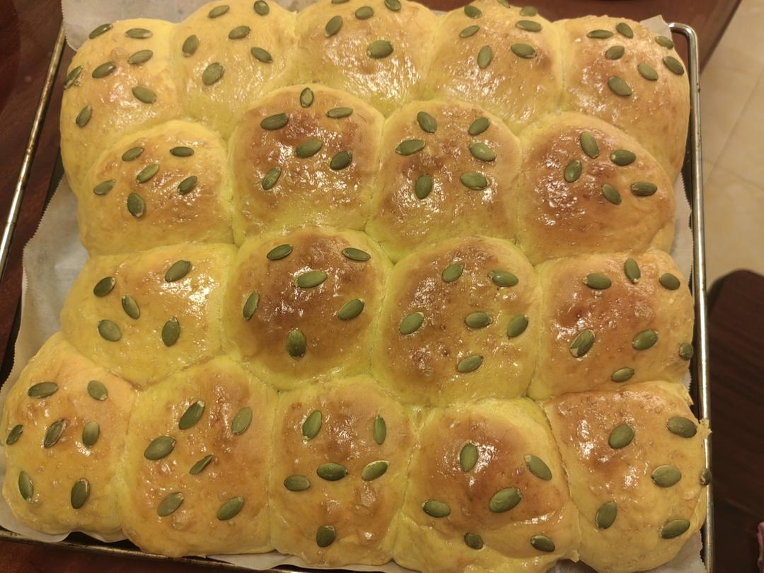 南瓜奶油小餐包（一次发酵）