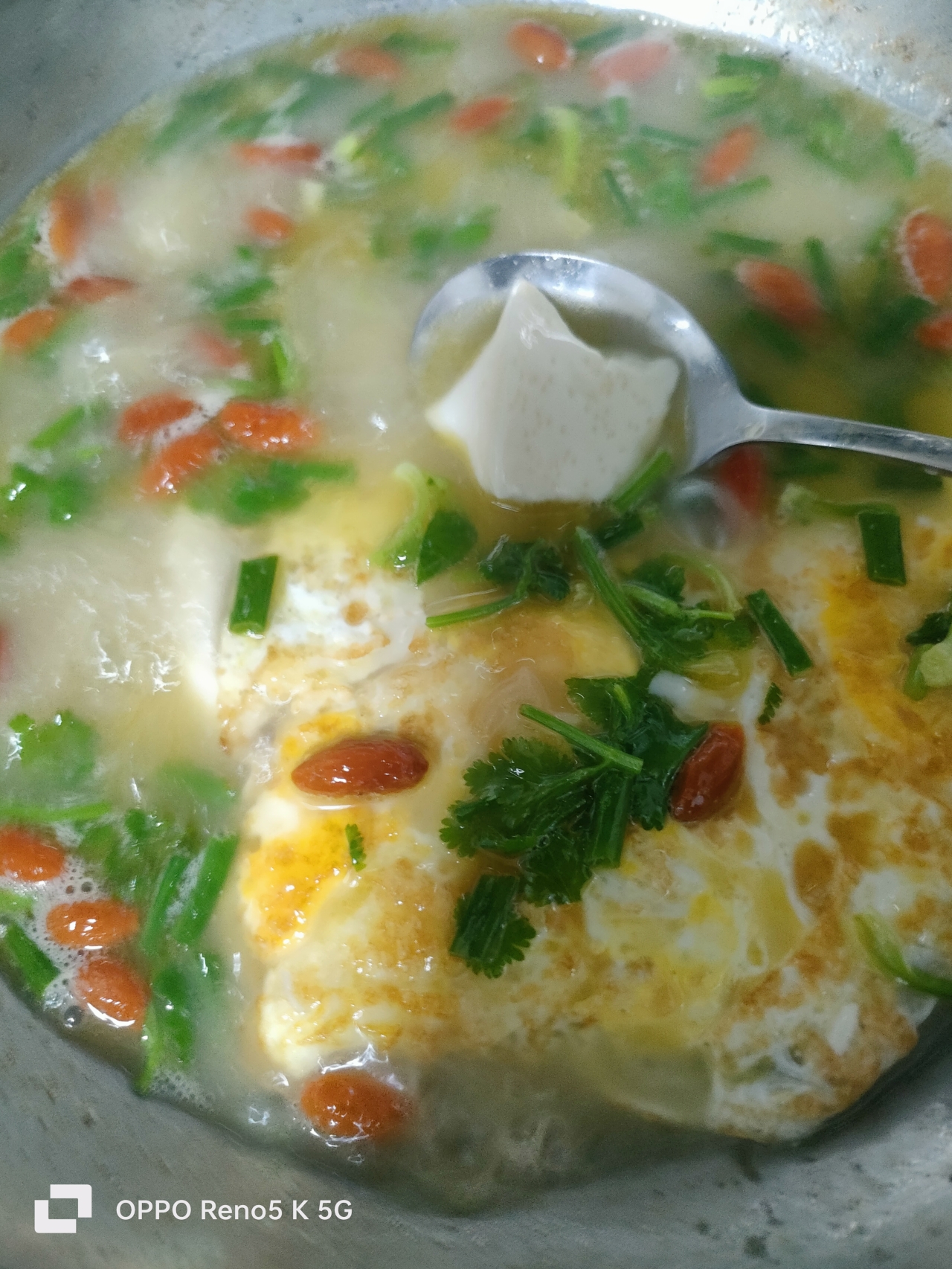 鲫鱼豆腐鸡蛋枸杞汤的做法