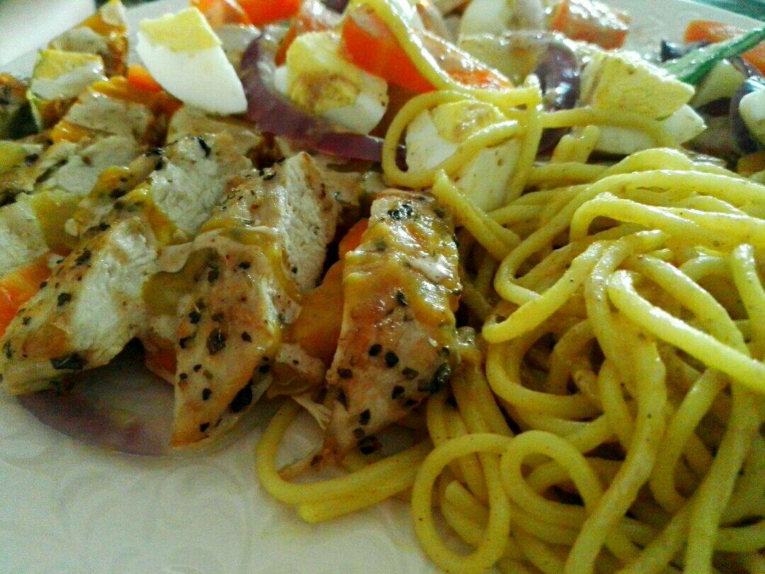 简单的鸡胸肉凯撒沙拉