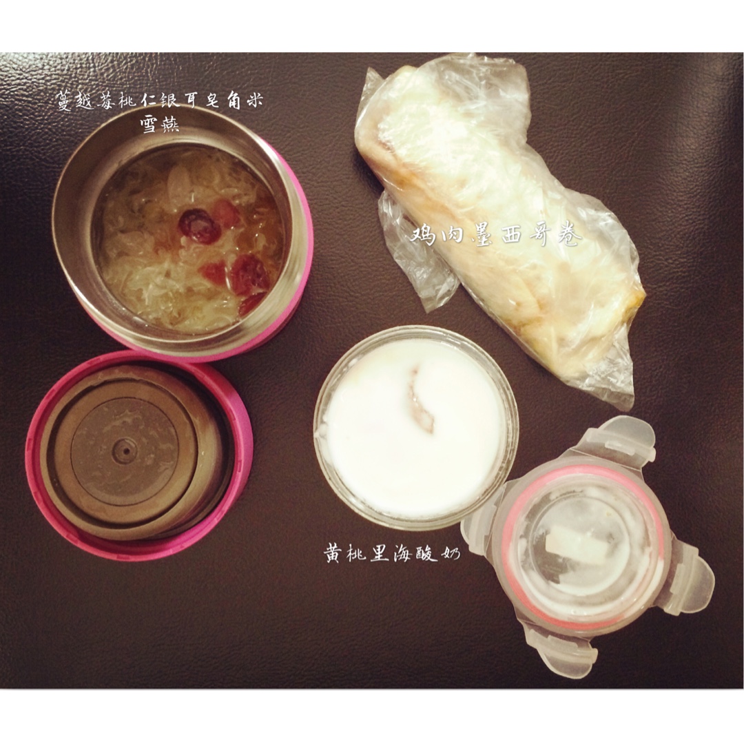 蔓越莓桃胶银耳羹
