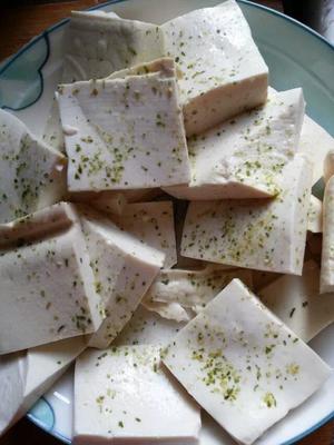 双菇烩豆腐的做法 步骤1