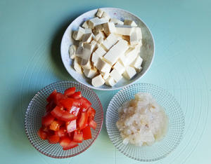 虾滑番茄豆腐煲的做法 步骤3