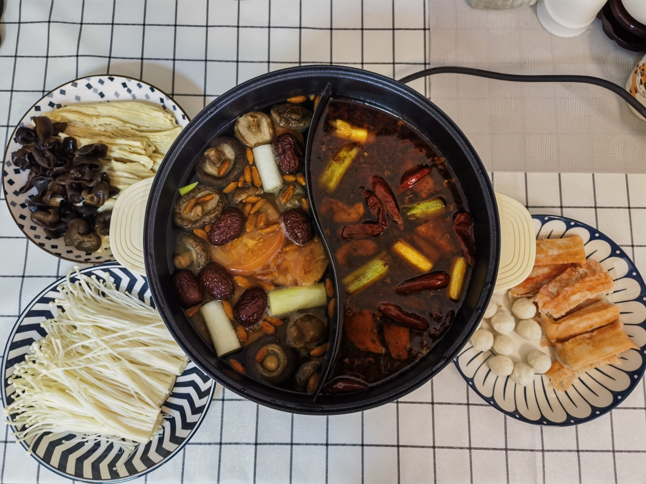 家庭火锅宴（清汤底➕麻辣牛腩汤底）