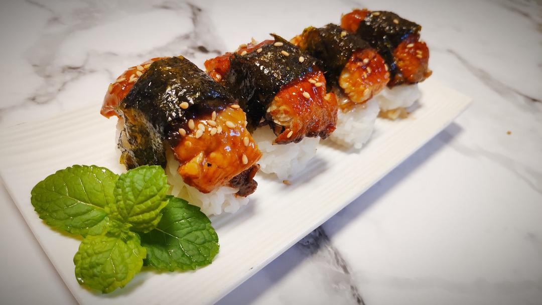 烤鳗牛油果手卷