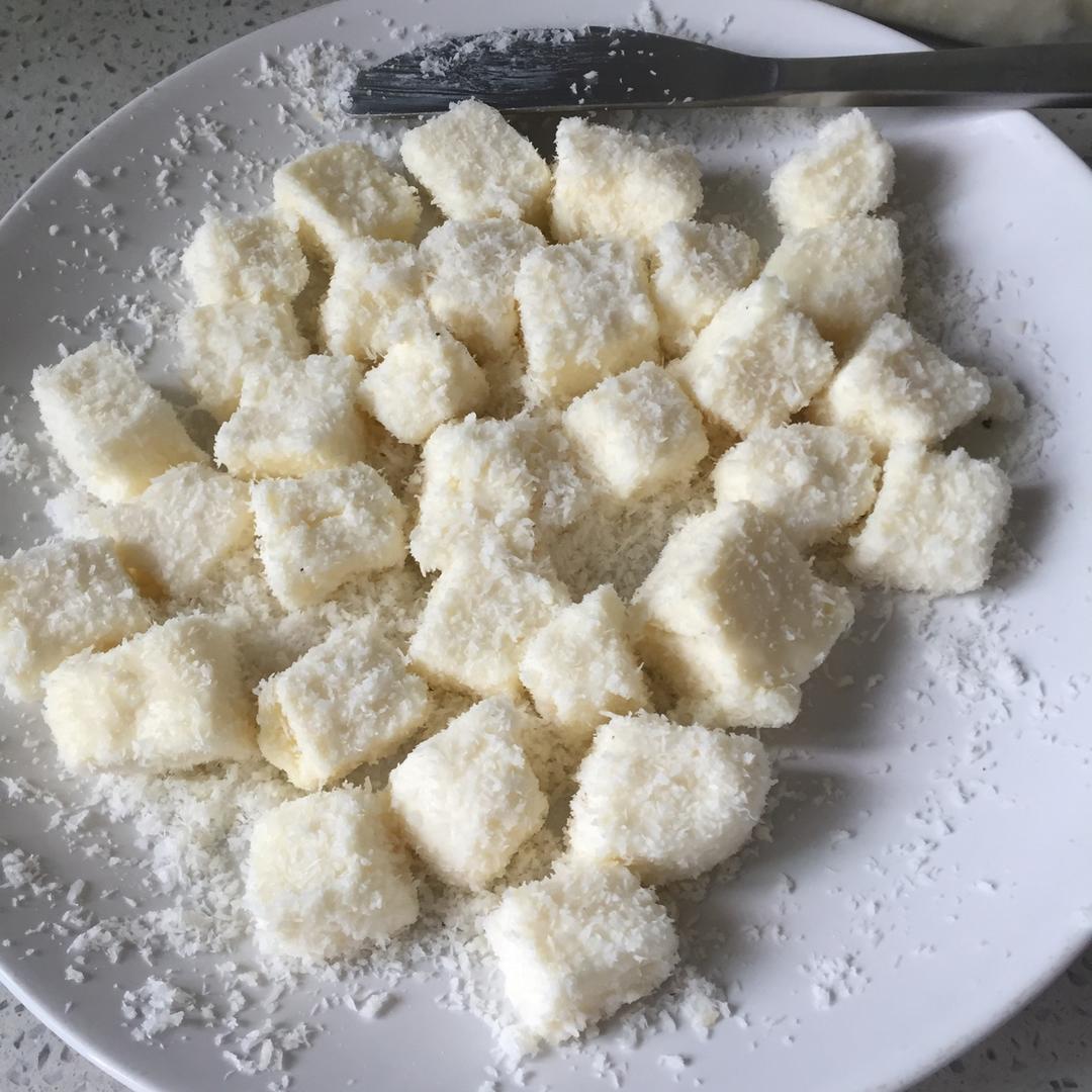 椰丝牛奶小方糕