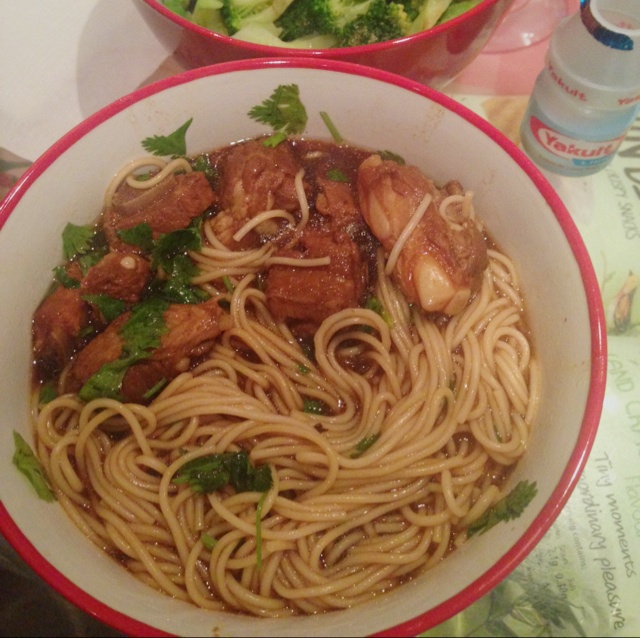 红烧麻油排骨面