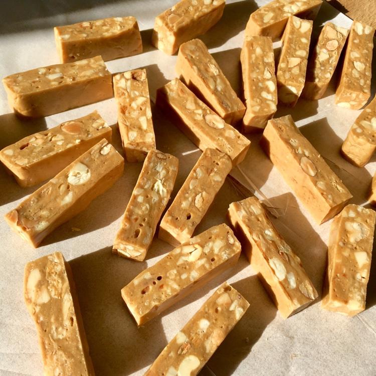 缤纷牛轧糖
