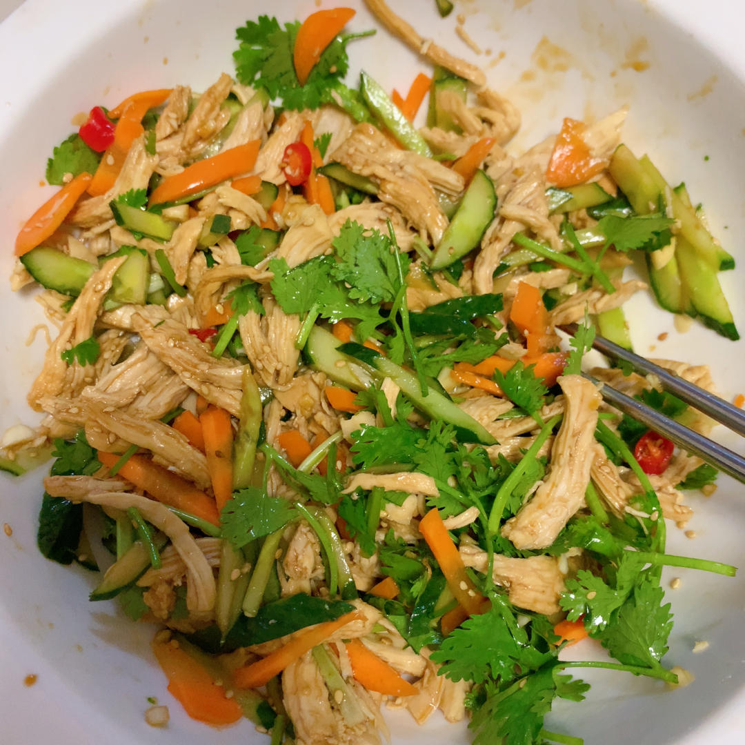 香菇宝宝马做的减脂餐:手撕鸡胸肉(无油无糖极简版)