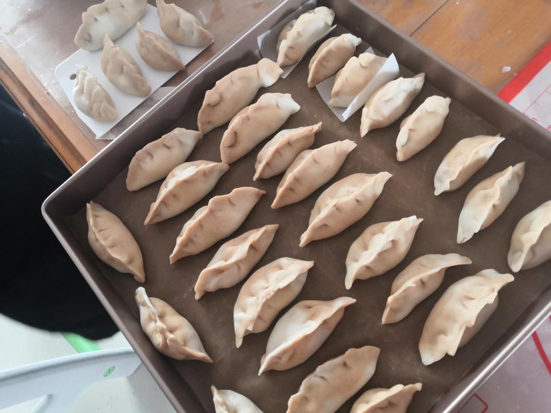 半烫面饺子皮（锅贴、蒸饺、烧卖、剩了还可以烙饼）