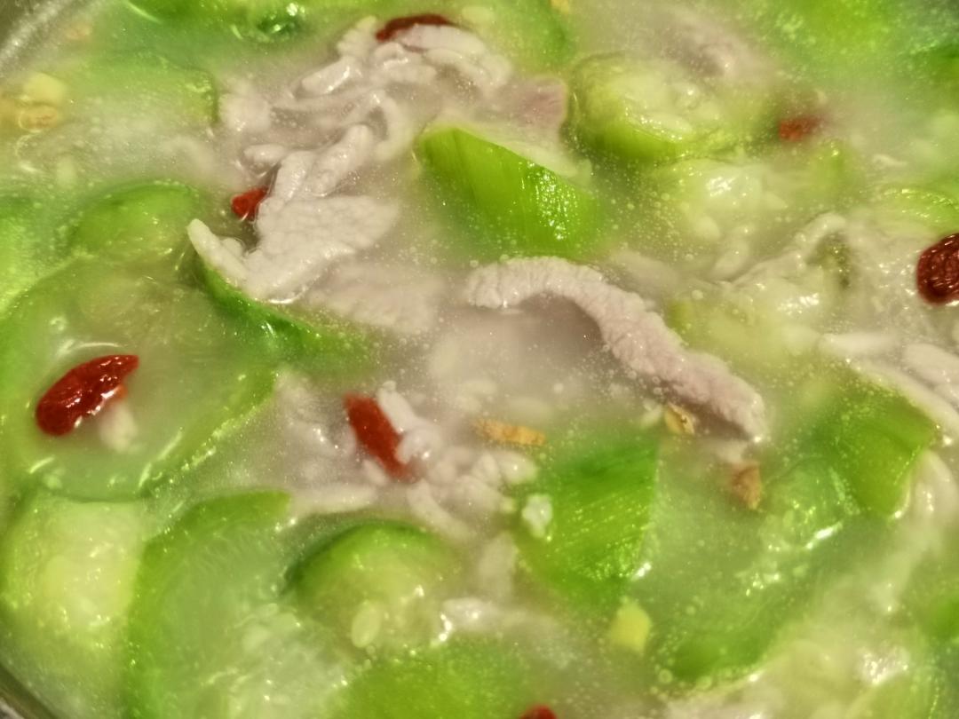 时蔬丝瓜滑肉汤