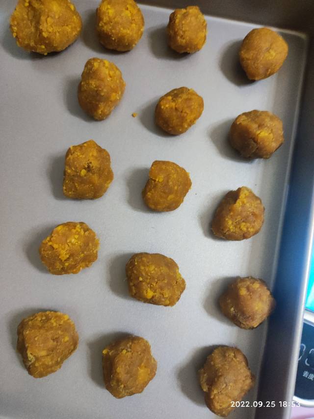 超好吃的咸蛋黄肉松小面包