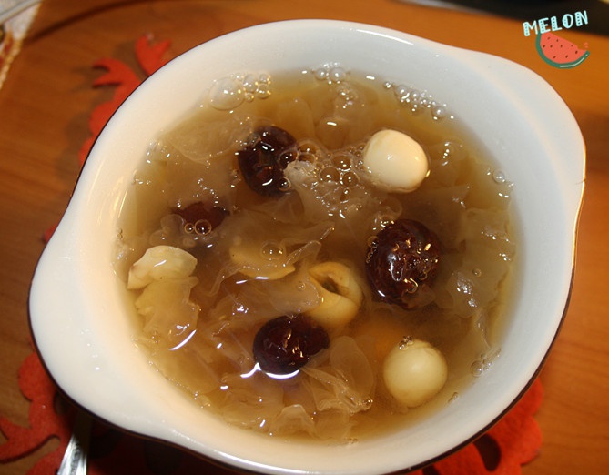 红枣银耳莲子羹