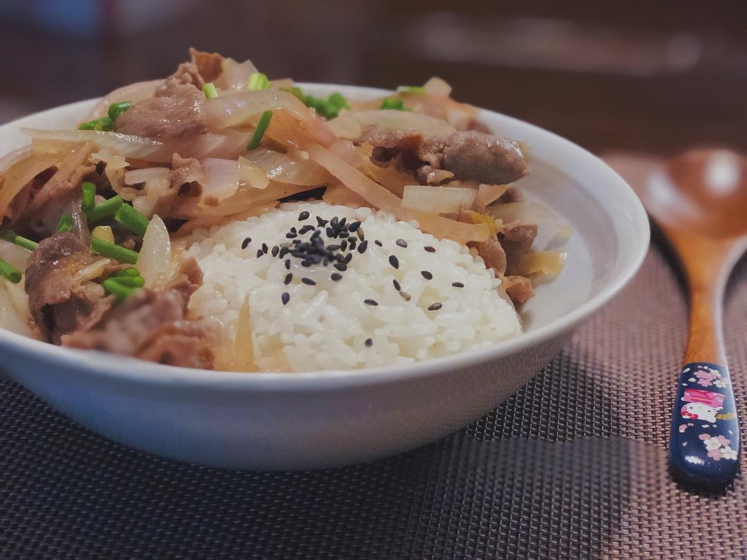 日式牛肉盖饭