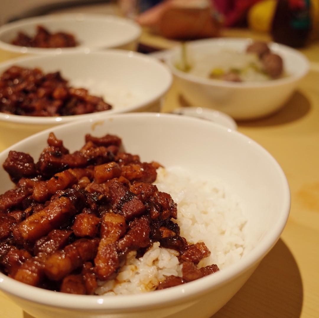 洋葱酥卤肉饭