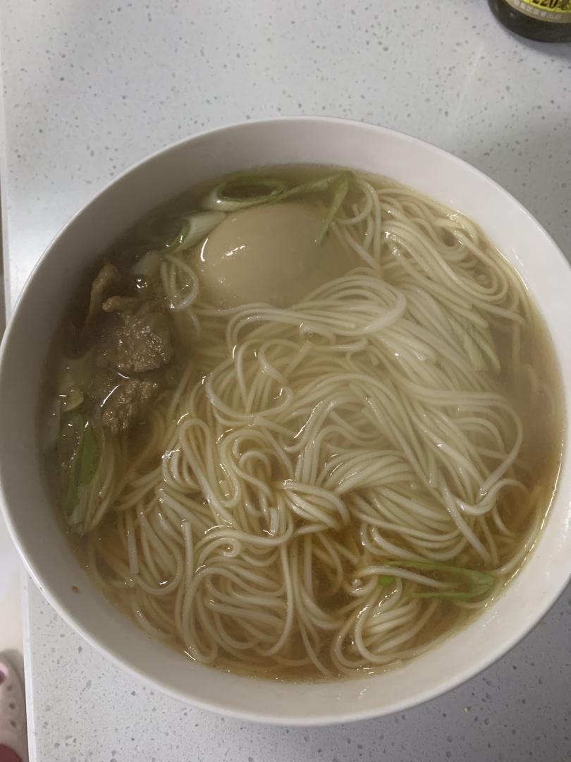 早餐来一碗清汤面，色香味俱全！