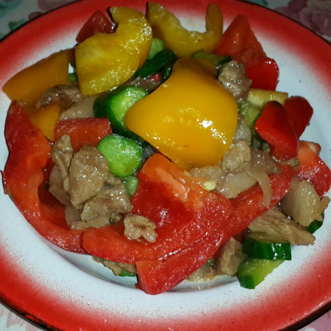 五花肉炒彩椒