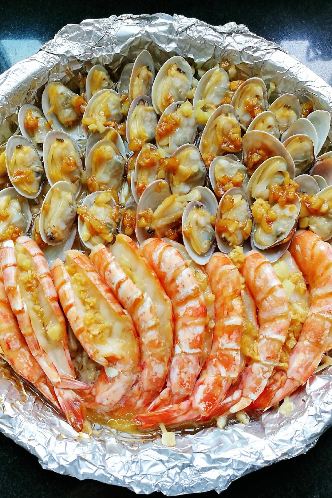 蒜蓉金针菇烤花蛤虾