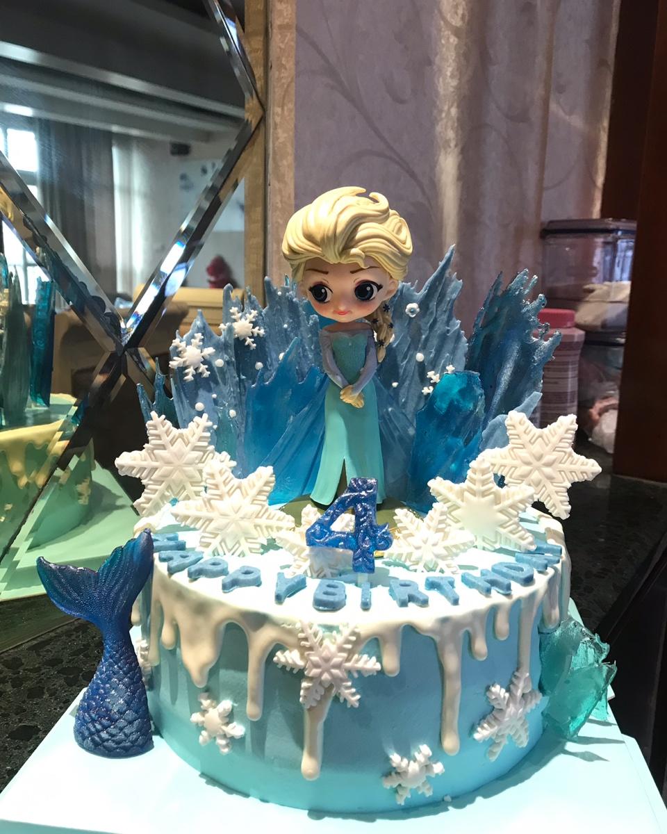晶suki做的冰雪奇缘主题蛋糕