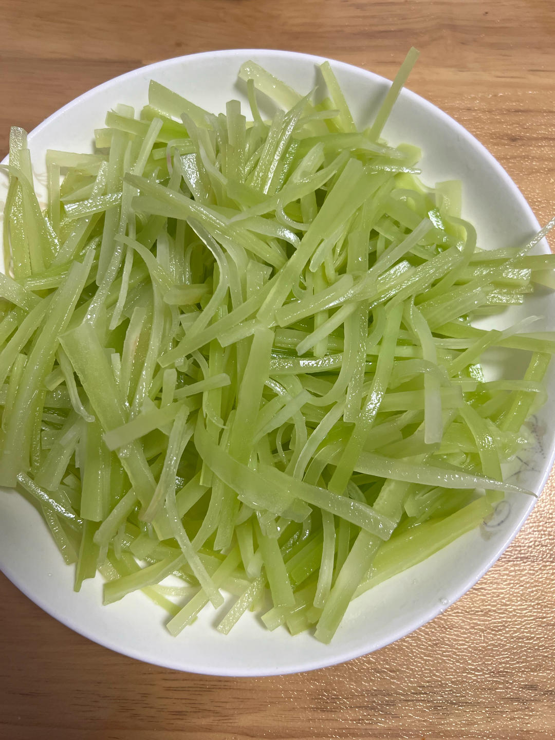 凉拌莴笋