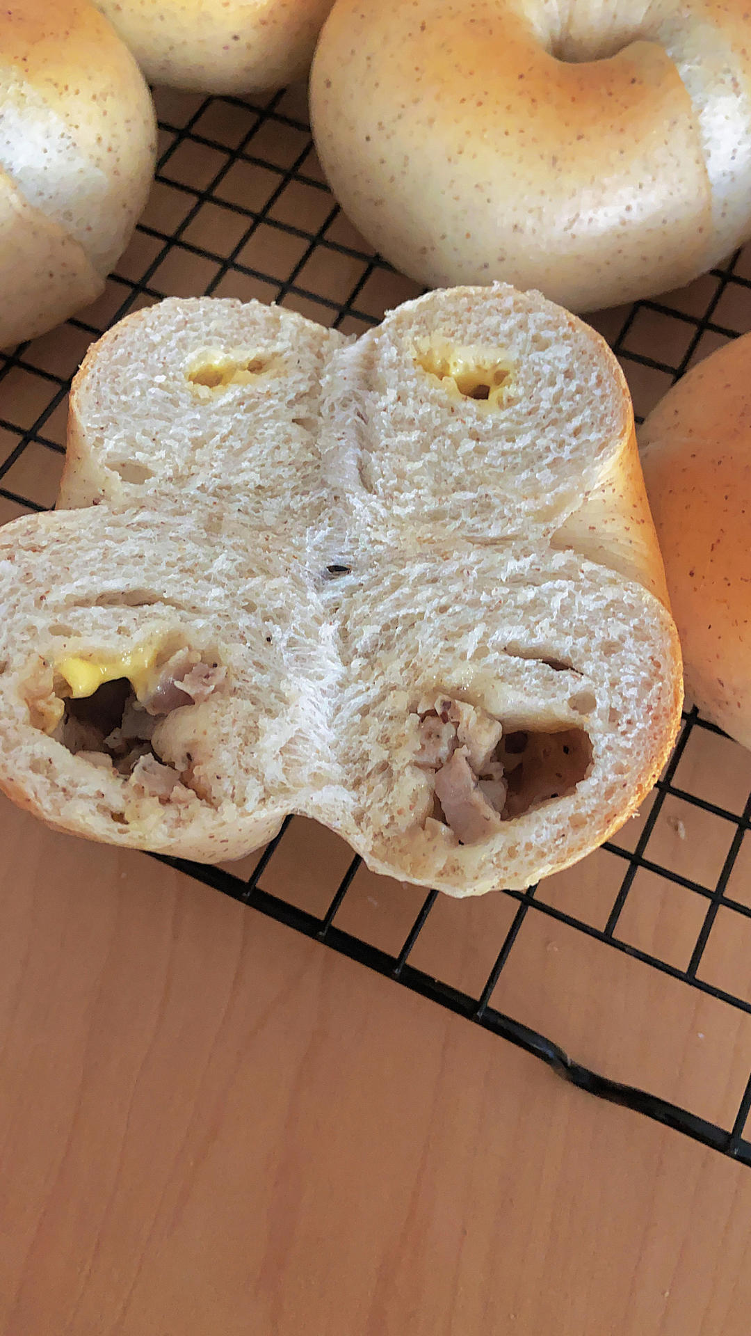 黑椒香肠全麦贝果