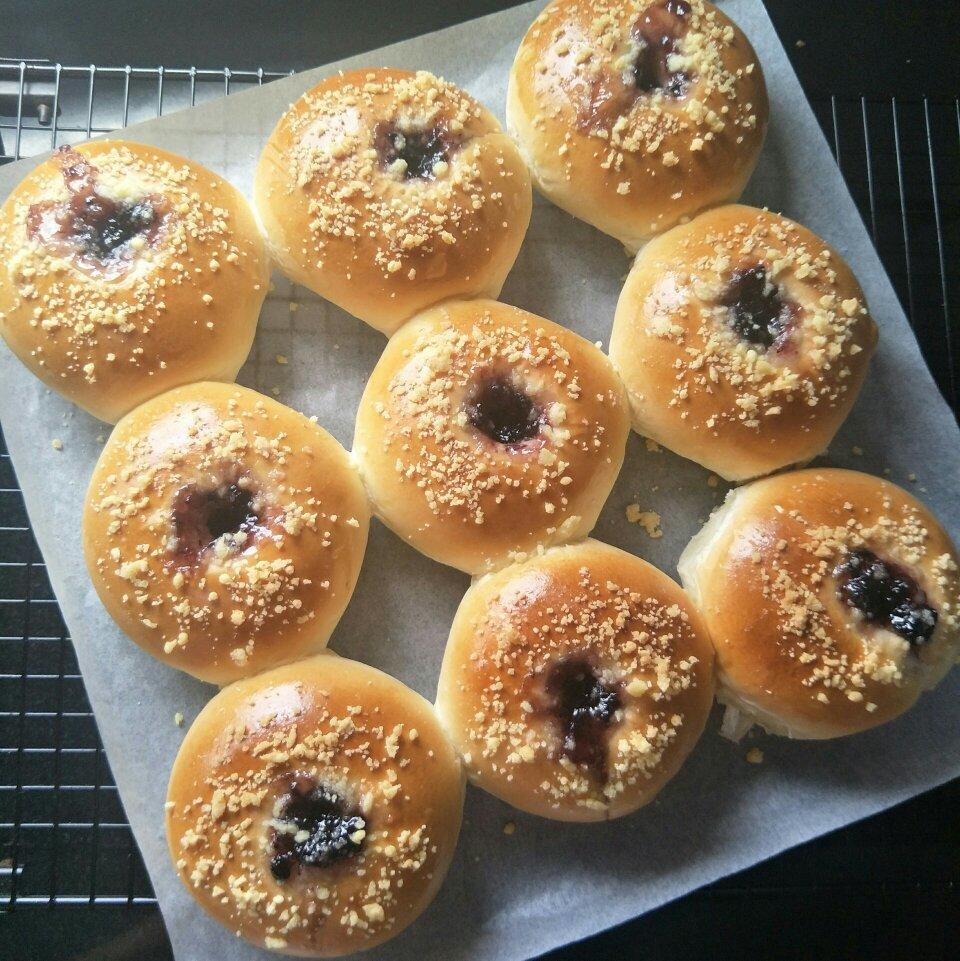 希望的田园做的蓝莓奶酥面包