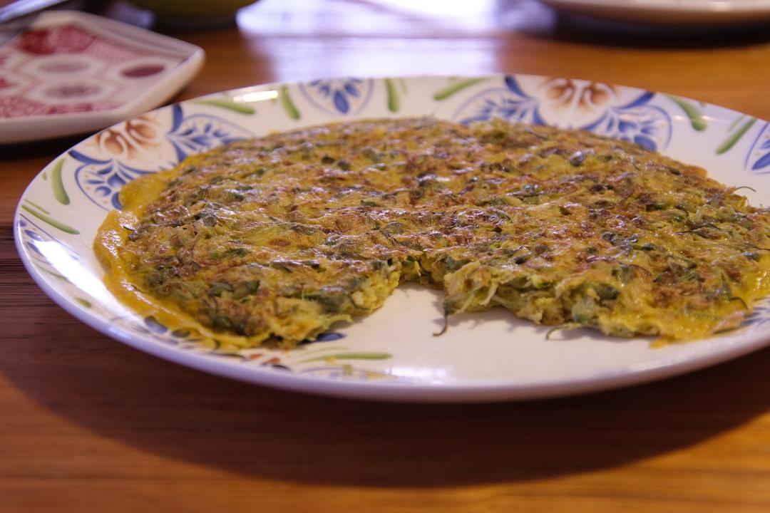 五月吃槐花---洋槐花红豆鸡蛋饼