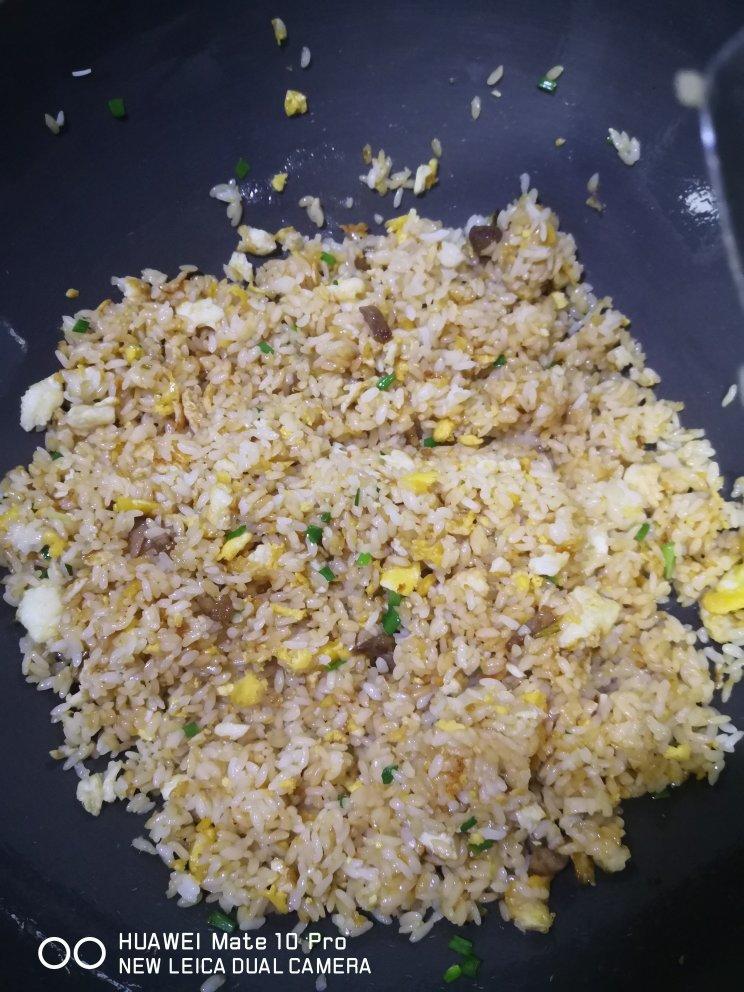 厨师长教你：“酱油炒饭”的家常做法，里面满满的小技巧，很受用