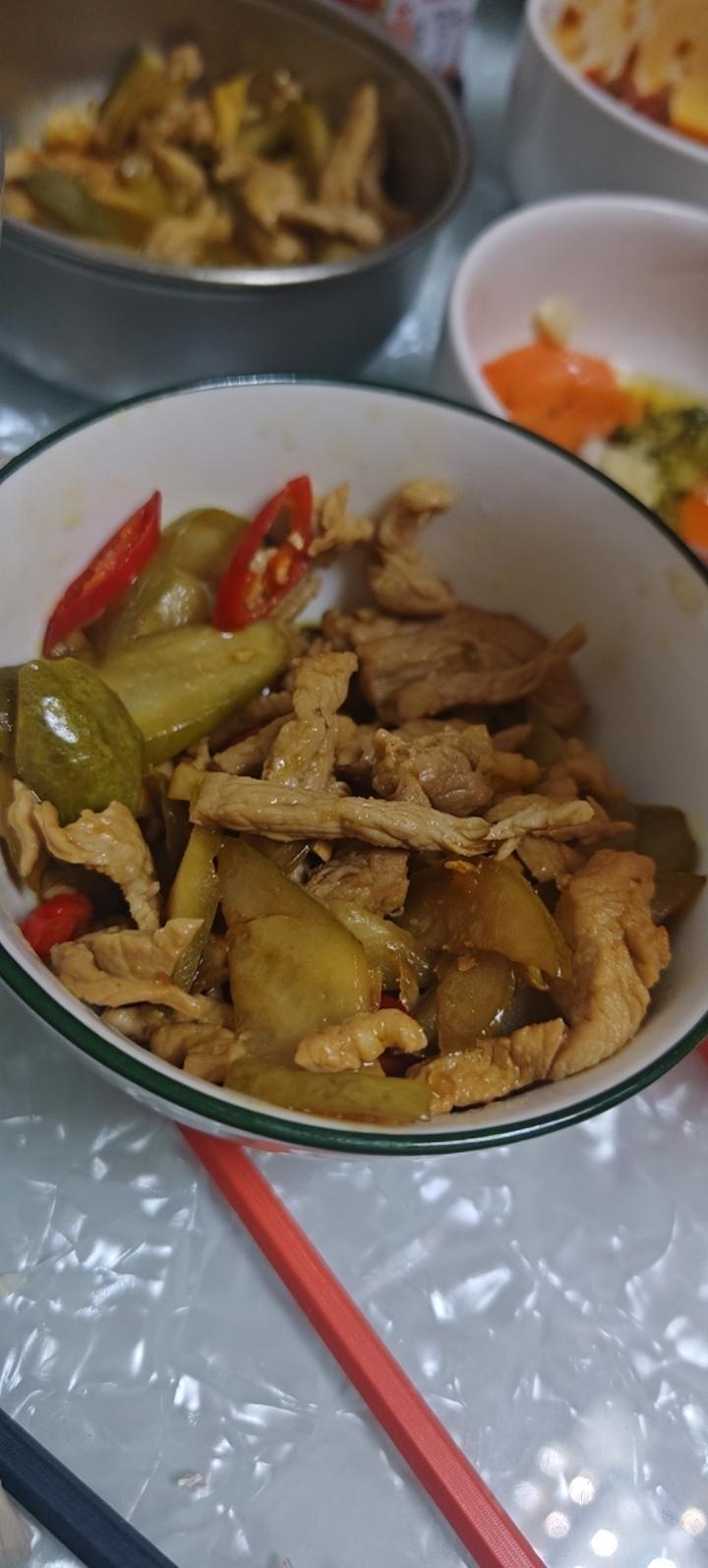 酸黄瓜炒肉