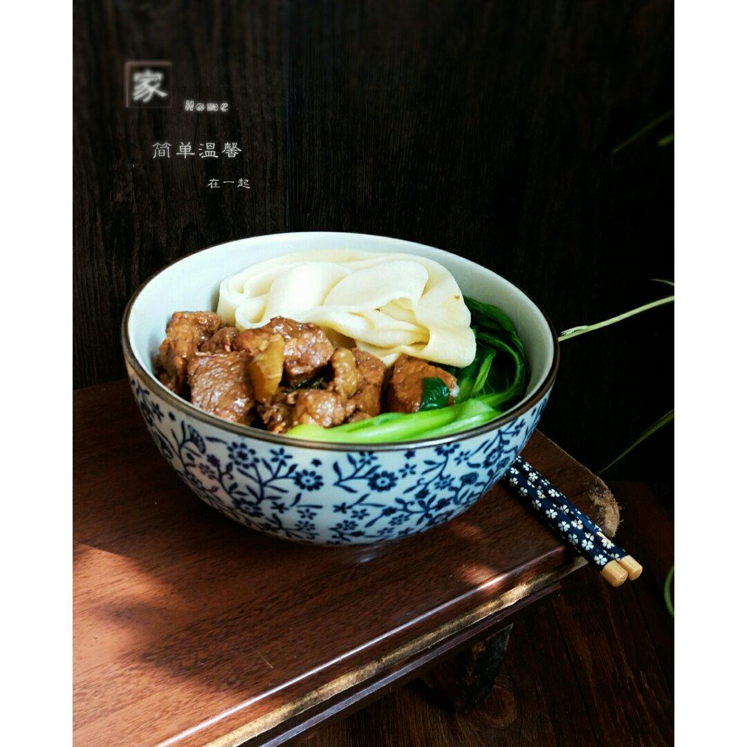 大块牛肉块扯面