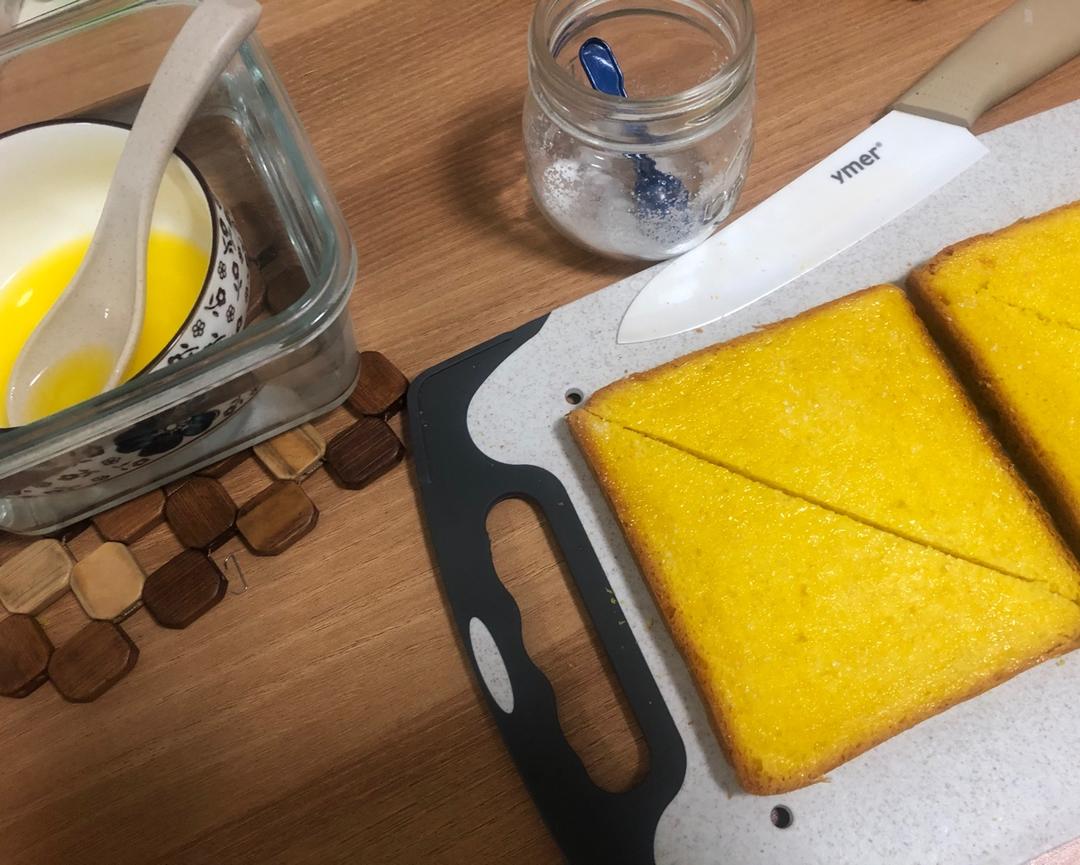 酥脆到流泪的黄油粗糖烤吐司片