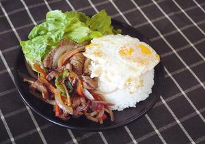 《尹餐厅》—韩式烤肉饭的做法 步骤7