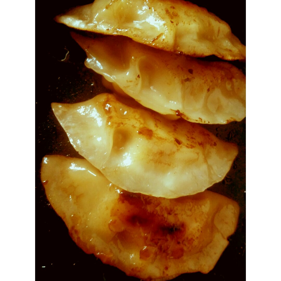 速冻水饺吃腻了吗~变锅贴吧(๑´ڡ`๑)