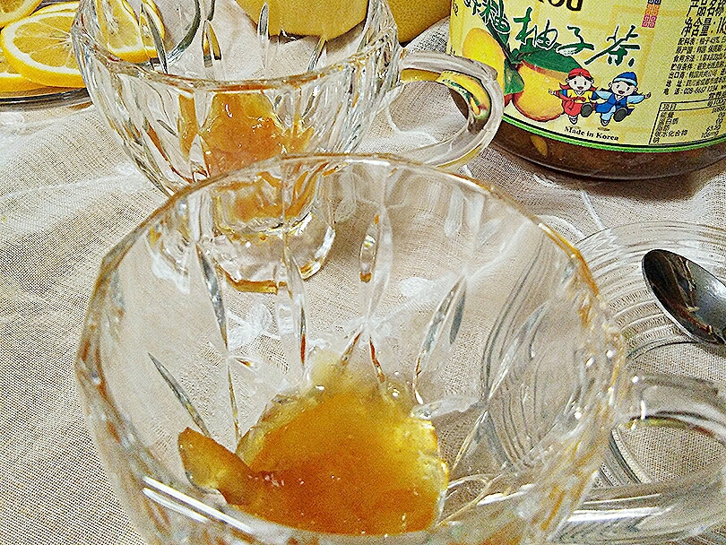 韩国柚子茶食谱――柠檬柚子红茶（热饮）的做法 步骤5