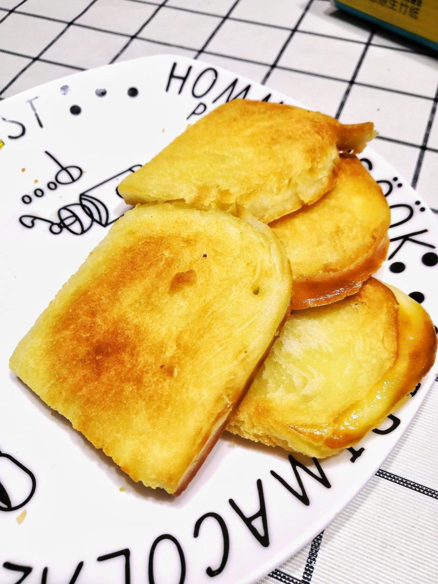 金黄酥脆利口的炸馒头片