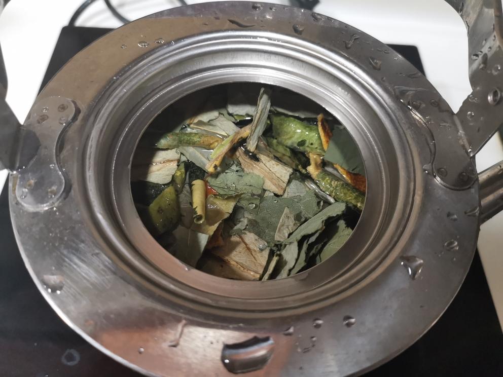 夏季祛湿瘦身茶：冬瓜皮荷叶陈皮茶的做法 步骤1