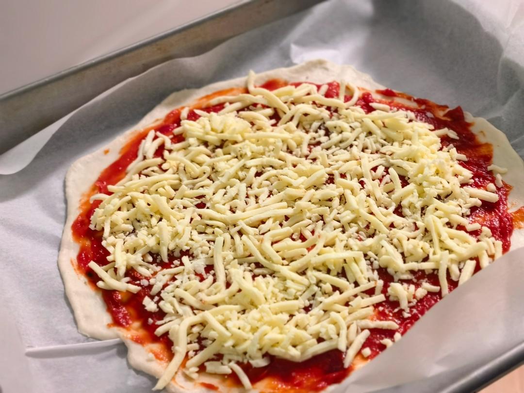 番茄芝士薄底披萨