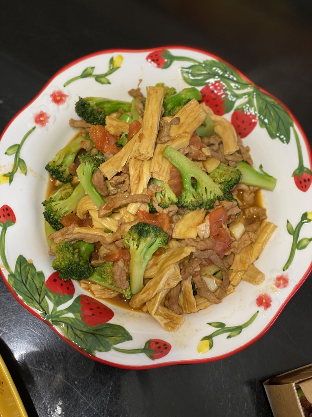 牛肉炒西兰花快手菜的做法