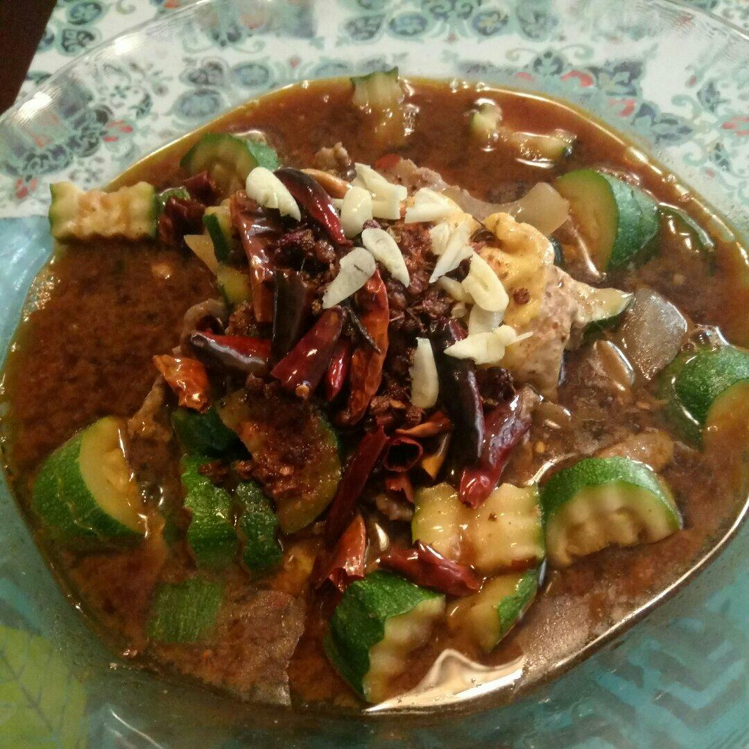 水煮肉片：辣椒的盛宴