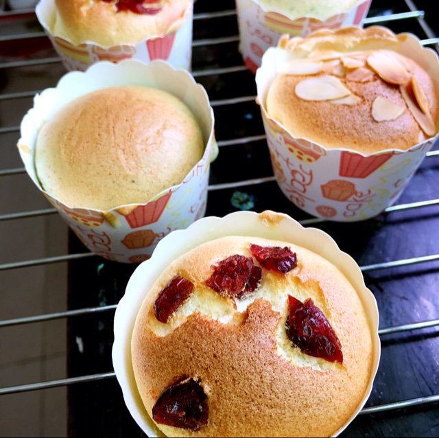 蔓越莓纸杯戚风小蛋糕